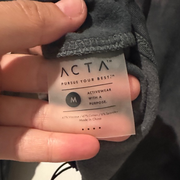 ACTA Tie-Dye Cropped Hoodie - Picture 2 of 3